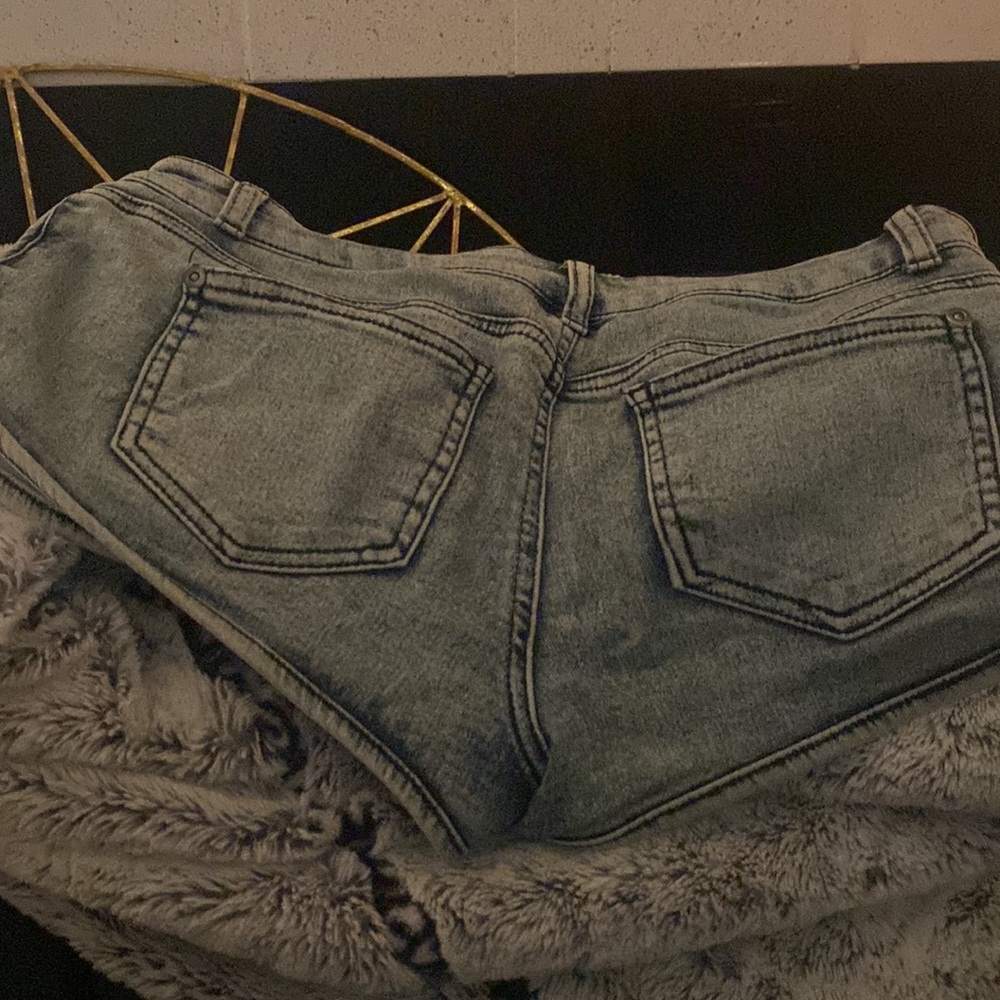 Forever 21 shorts light blue Jean material - Picture 4 of 6